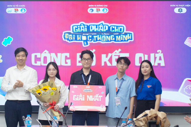 Giải bài toán kết nối học tập từ nhu cầu thực tiễn, nhóm sinh viên UET giành giải Nhất cuộc thi “Giải pháp cho Đại học thông minh”