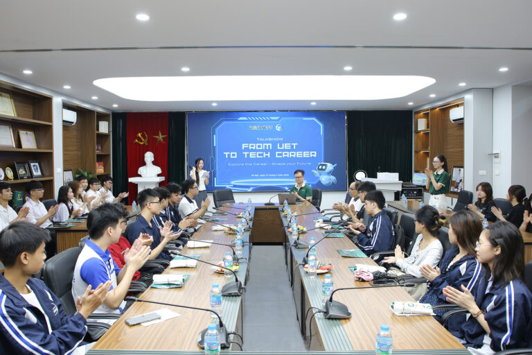 Cựu sinh viên UET Vũ Danh Việt: Hãy chủ động trải nghiệm, rèn kỹ năng từ khi còn trên ghế nhà trường