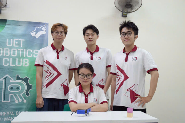 Gặp nhau ở CLB Robotics, cùng tạo nên SenseAble và chinh phục VietFuture Awards 2026